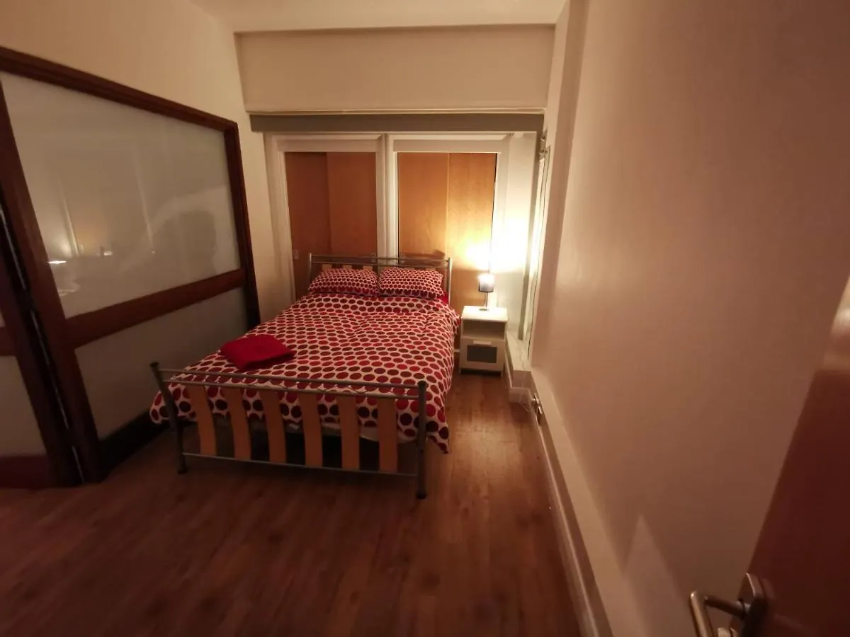 Lace Market Apartments - City Centre - 4 Beds Apartment With 2 Bathrooms And Full Kitchen In George Street - Close To Motorpoint Arena And Victoria Centre Shopping Centre And The Mercure Hotel - Outdoor Parking For Cars Or Vans At Five Pounds A Day ノッティンガム 0*,  イギリス