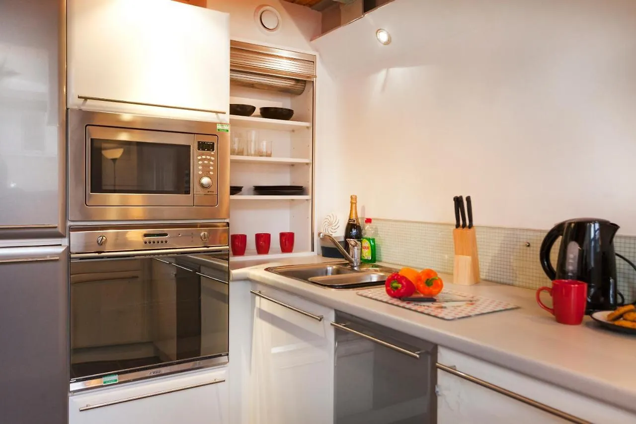 Lace Market Apartments - City Centre - 4 Beds Apartment With 2 Bathrooms And Full Kitchen In George Street - Close To Motorpoint Arena And Victoria Centre Shopping Centre And The Mercure Hotel - Outdoor Parking For Cars Or Vans At Five Pounds A Day ノッティンガム イギリス