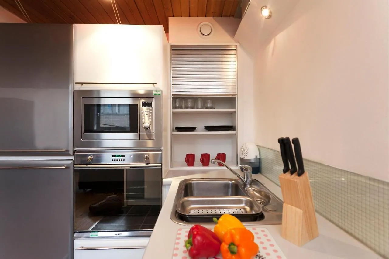 Lace Market Apartments - City Centre - 4 Beds Apartment With 2 Bathrooms And Full Kitchen In George Street - Close To Motorpoint Arena And Victoria Centre Shopping Centre And The Mercure Hotel - Outdoor Parking For Cars Or Vans At Five Pounds A Day ノッティンガム