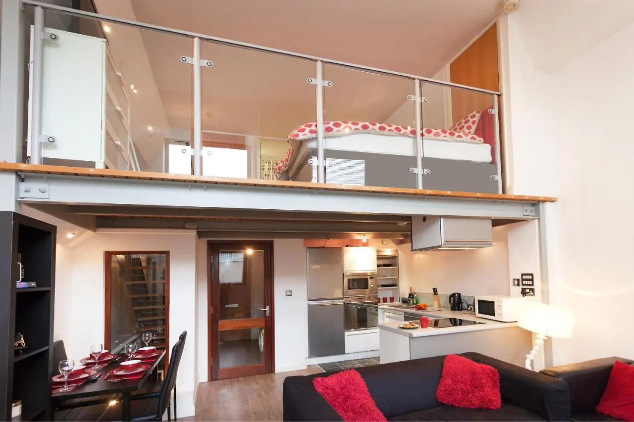 Lace Market Apartments - City Centre - 4 Beds Apartment With 2 Bathrooms And Full Kitchen In George Street - Close To Motorpoint Arena And Victoria Centre Shopping Centre And The Mercure Hotel - Outdoor Parking For Cars Or Vans At Five Pounds A Day ノッティンガム