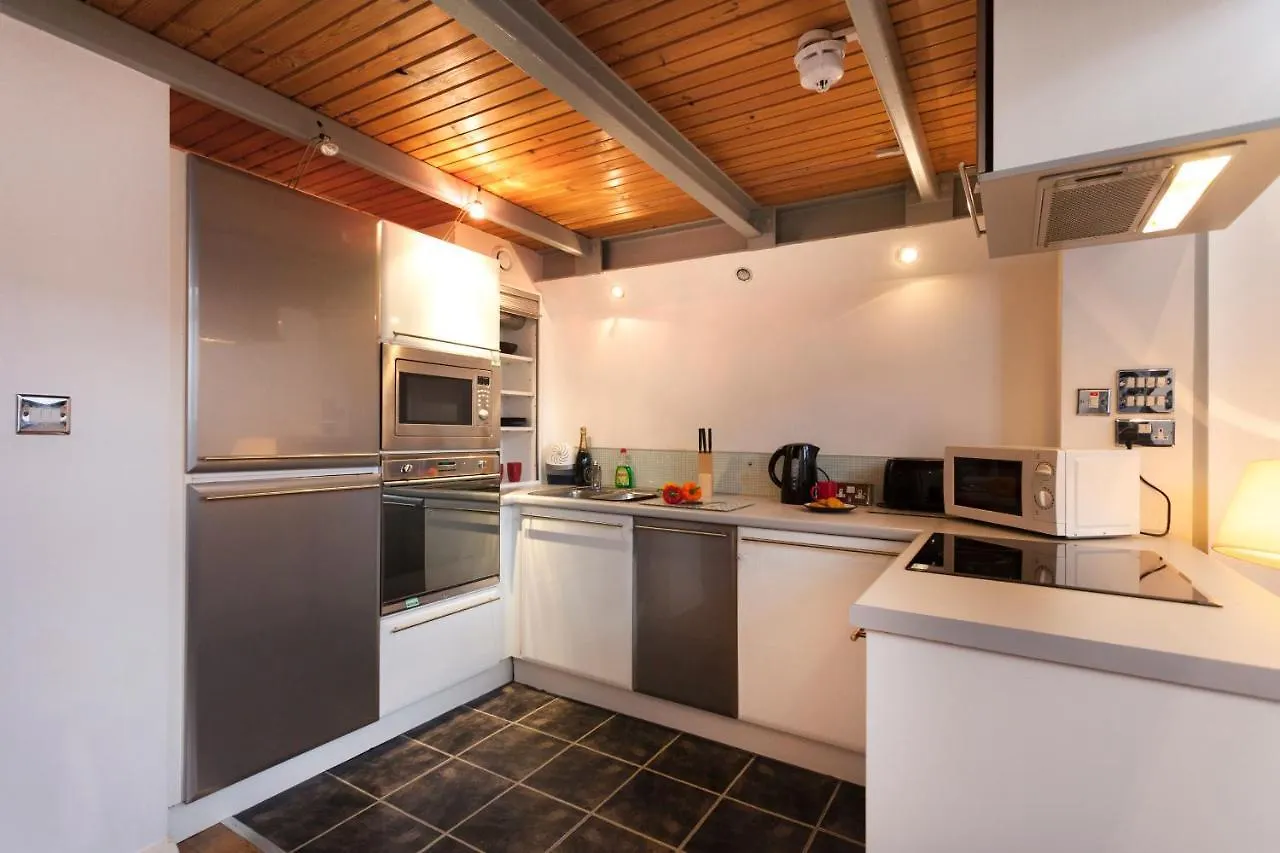 Lace Market Apartments - City Centre - 4 Beds Apartment With 2 Bathrooms And Full Kitchen In George Street - Close To Motorpoint Arena And Victoria Centre Shopping Centre And The Mercure Hotel - Outdoor Parking For Cars Or Vans At Five Pounds A Day ノッティンガム