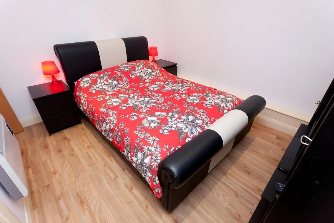 Lace Market Apartments - City Centre - 4 Beds Apartment With 2 Bathrooms And Full Kitchen In George Street - Close To Motorpoint Arena And Victoria Centre Shopping Centre And The Mercure Hotel - Outdoor Parking For Cars Or Vans At Five Pounds A Day ノッティンガム