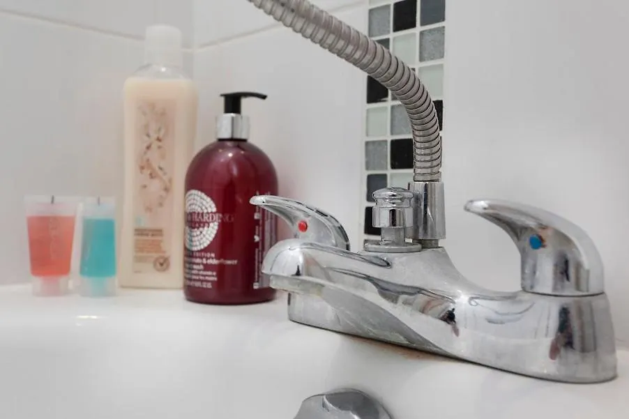 Lace Market Apartments - City Centre - 4 Beds Apartment With 2 Bathrooms And Full Kitchen In George Street - Close To Motorpoint Arena And Victoria Centre Shopping Centre And The Mercure Hotel - Outdoor Parking For Cars Or Vans At Five Pounds A Day ノッティンガム イギリス