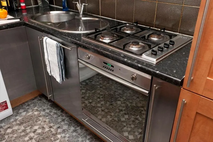 Lace Market Apartments - City Centre - 4 Beds Apartment With 2 Bathrooms And Full Kitchen In George Street - Close To Motorpoint Arena And Victoria Centre Shopping Centre And The Mercure Hotel - Outdoor Parking For Cars Or Vans At Five Pounds A Day ノッティンガム