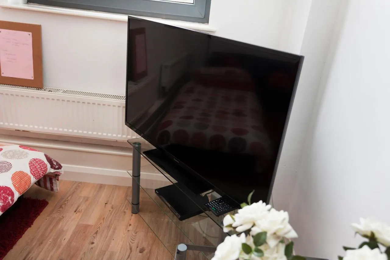 נוטינגהאם Lace Market Apartments - City Centre - 4 Beds Apartment With 2 Bathrooms And Full Kitchen In George Street - Close To Motorpoint Arena And Victoria Centre Shopping Centre And The Mercure Hotel - Outdoor Parking For Cars Or Vans At Five Pounds A Day